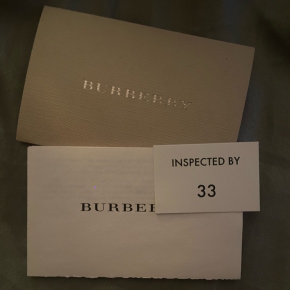 Authentic Burberry cashmere scarf. Never worn - Picture 6 of 6